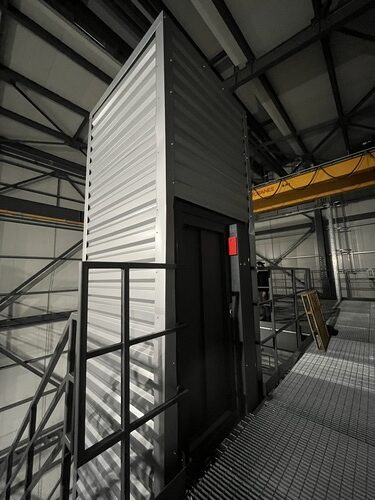 Fabrication et installation d'une cage d'ascenseur